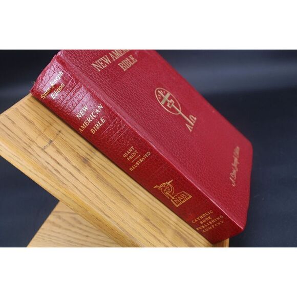 New American Bible- Red- Giant Print- Color Illustra- Saint Joseph Edition- EUC - Picture 3 of 9